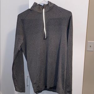 Lululemon metal vent 1/2 zip pullover. Size Medium